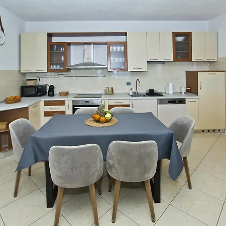 Luce Mediterranean Apartment's * Хвар