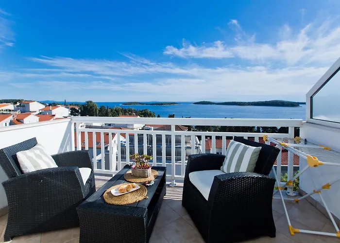 Luce Mediterranean Apartment's * Хвар