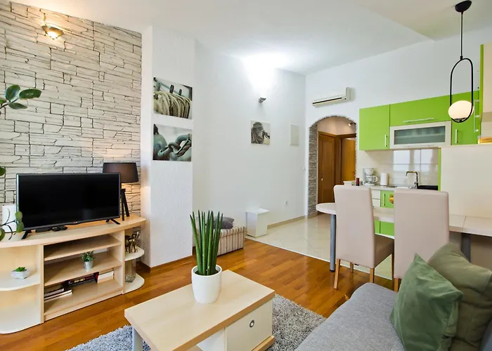 Luce Mediterranean Apartment's * Хвар