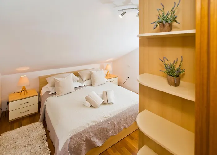 Luce Mediterranean Apartment's Апартаменты Хвар